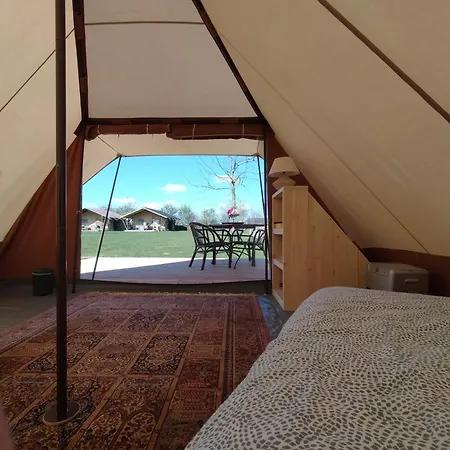 Tente de luxe Hoeve Linnerveld Trekkerstent Sint Odiliënberg